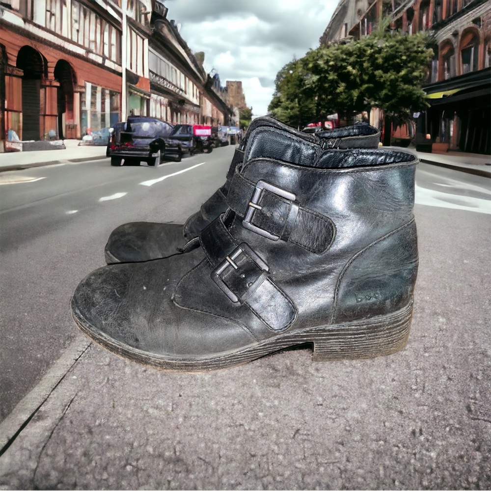 BOC Born Concept Women's Blevins Black
Leather Buckle Details Ankle Boots Sz 6.5